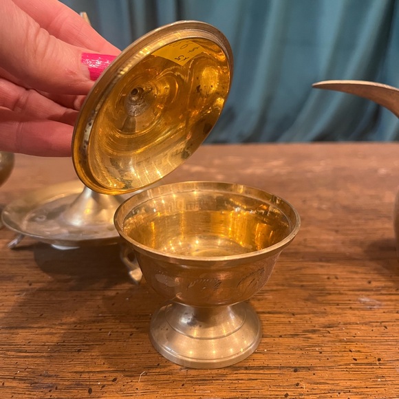 Saudi Arabian engraved brass dallah pot set - 5 pieces - Picture 4 of 12